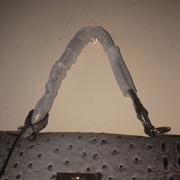 Elegant Gray Crocodile-Embossed Handbag(Ashley Hordge) - Picture 4 of 17